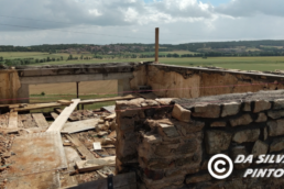 Ludovic Da Silva Pinto - extension maçonnée -béton cellulaire - une chape - Maçonnerie traditionnelle -Coulage fondation - murs porteurs - hourdage - jointage - les fouilles - paroi de coffrage - couche de mortier - mortier -Coulage des longrines - trémie -décoffrage - parpaing - montage à la baguette - coffrage -ciment - L’etayage - construction d'un mur - enrobage - chaînage -chaux -pose de grillage - dallage - structure en acier - armature - enduit - pose de clôture - finition taloché - Maçonnerie - cloison - corniche - aménagement extérieur - rénovation - artisan - maçon - travaux - travaux d'extérieurs - béton - terrasse - chantier - maçon Auvergne - Artisan maçon à Bournoncle-Saint-Pierre - maçon haute-loire - maçon puy-de-dôme - jointayage -aménagement gravier