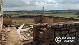 Ludovic Da Silva Pinto - extension maçonnée -béton cellulaire - une chape - Maçonnerie traditionnelle -Coulage fondation - murs porteurs - hourdage - jointage - les fouilles - paroi de coffrage - couche de mortier - mortier -Coulage des longrines - trémie -décoffrage - parpaing - montage à la baguette - coffrage -ciment - L’etayage - construction d'un mur - enrobage - chaînage -chaux -pose de grillage - dallage - structure en acier - armature - enduit - pose de clôture - finition taloché - Maçonnerie - cloison - corniche - aménagement extérieur - rénovation - artisan - maçon - travaux - travaux d'extérieurs - béton - terrasse - chantier - maçon Auvergne - Artisan maçon à Bournoncle-Saint-Pierre - maçon haute-loire - maçon puy-de-dôme - jointayage -aménagement gravier