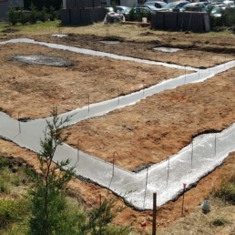 Ludovic Da Silva Pinto - extension maçonnée -béton cellulaire - une chape - Maçonnerie traditionnelle -Coulage fondation - murs porteurs - hourdage - jointage - les fouilles - paroi de coffrage - couche de mortier - mortier -Coulage des longrines - trémie -décoffrage - parpaing - montage à la baguette - coffrage -ciment - L’etayage - construction d'un mur - enrobage - chaînage -chaux -pose de grillage - dallage - structure en acier - armature - enduit - pose de clôture - finition taloché - Maçonnerie - cloison - corniche - aménagement extérieur - rénovation - artisan - maçon - travaux - travaux d'extérieurs - béton - terrasse - chantier - maçon Auvergne - Artisan maçon à Bournoncle-Saint-Pierre - maçon haute-loire - maçon puy-de-dôme - jointayage -aménagement gravier