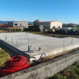 Ludovic Da Silva Pinto - extension maçonnée -béton cellulaire - une chape - Maçonnerie traditionnelle -Coulage fondation - murs porteurs - hourdage - jointage - les fouilles - paroi de coffrage - couche de mortier - mortier -Coulage des longrines - trémie -décoffrage - parpaing - montage à la baguette - coffrage -ciment - L’etayage - construction d'un mur - enrobage - chaînage -chaux -pose de grillage - dallage - structure en acier - armature - enduit - pose de clôture - finition taloché - Maçonnerie - cloison - corniche - aménagement extérieur - rénovation - artisan - maçon - travaux - travaux d'extérieurs - béton - terrasse - chantier - maçon Auvergne - Artisan maçon à Bournoncle-Saint-Pierre - maçon haute-loire - maçon puy-de-dôme - jointayage -aménagement gravier